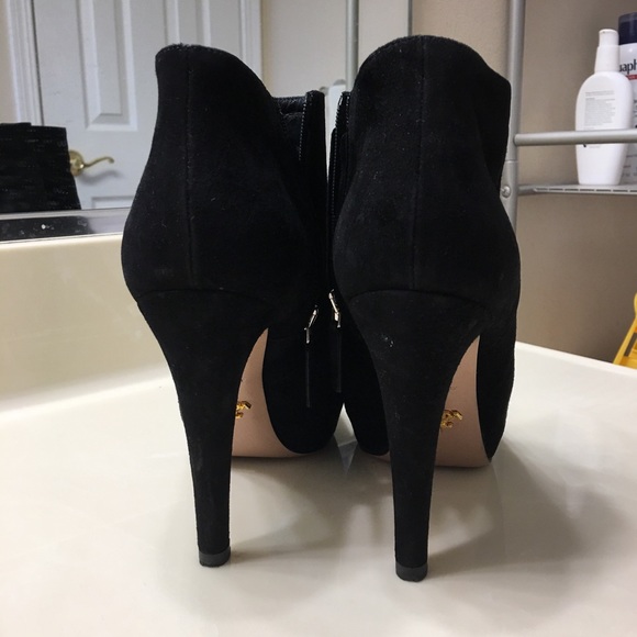 Prada, suede ankle booties. Made in Italy. - Picture 4 of 6